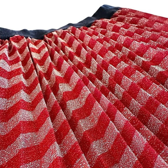 Little Marc Jacobs | Pleated Metallic Skirt (6) - Picture 5 of 8